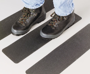 150MMX610MM BLACK ANTISLIP CLEATS
